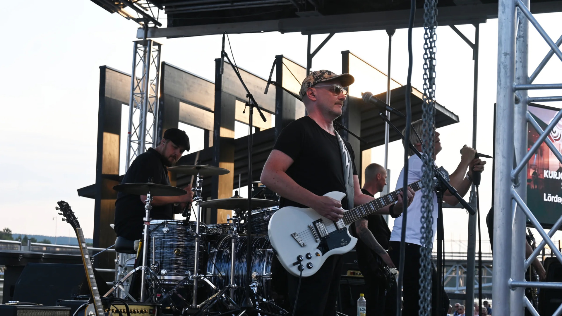 The Drowners live, guitar, 2025